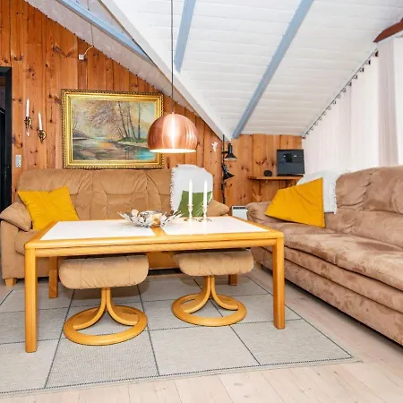 5 Person Holiday In R M