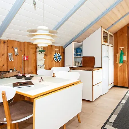 5 Person Holiday In R M