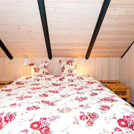 5 Person Holiday In R M