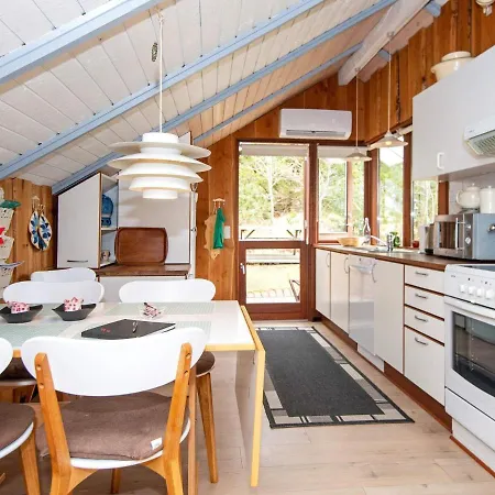 5 Person Holiday In R M *